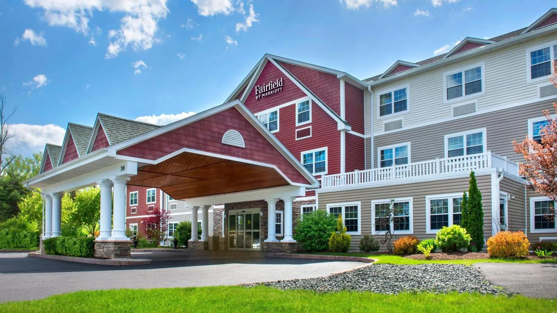 15 Smart Family-Friendly Hotels in New England Worth Booking