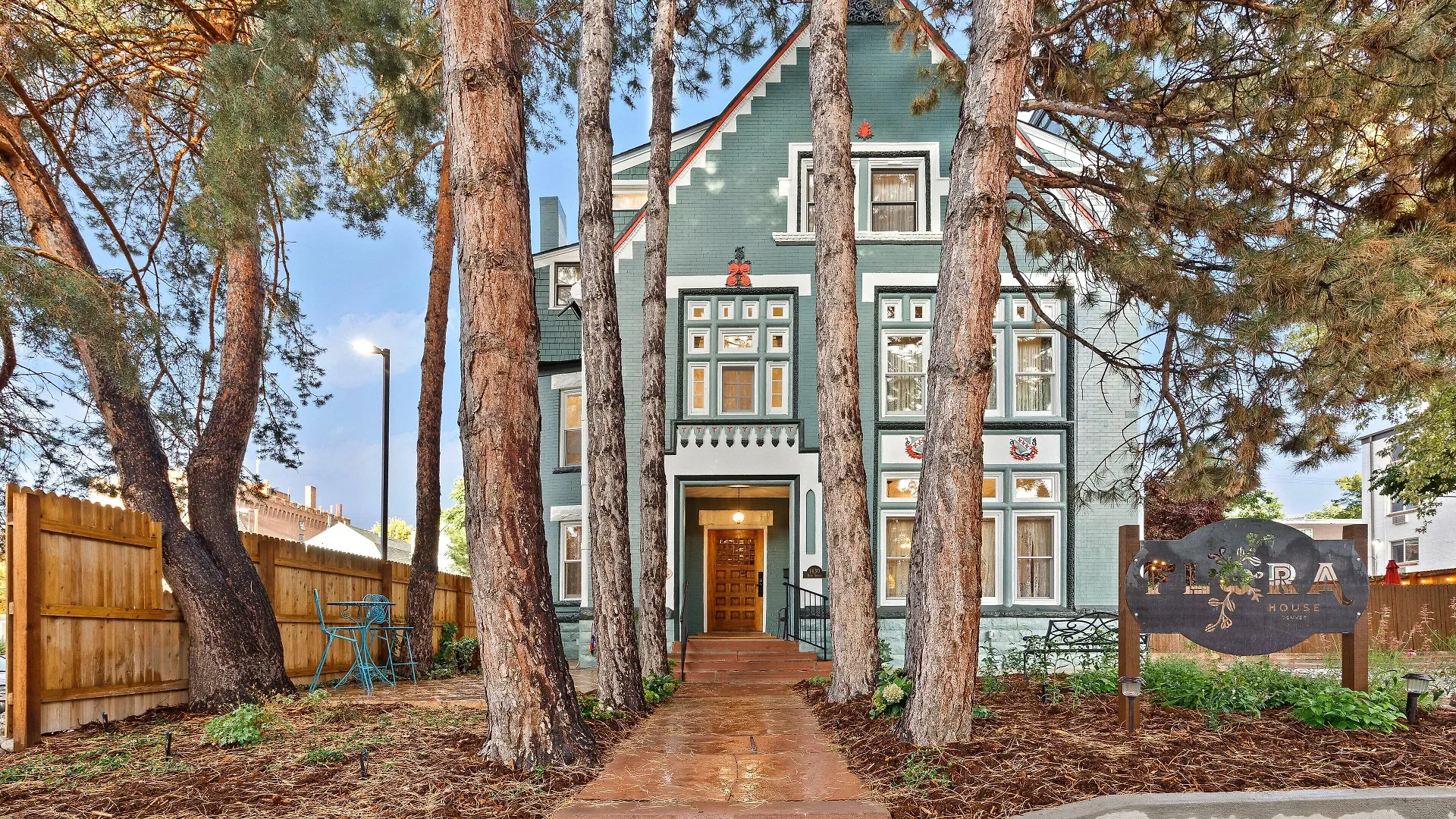 4 Smart Central Hotels Near Cathedral of the Immaculate Conception