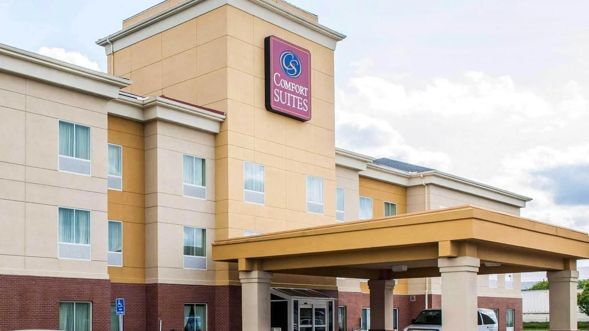 Staying Near Indiana State Museum: 4 Business Hotels Compared