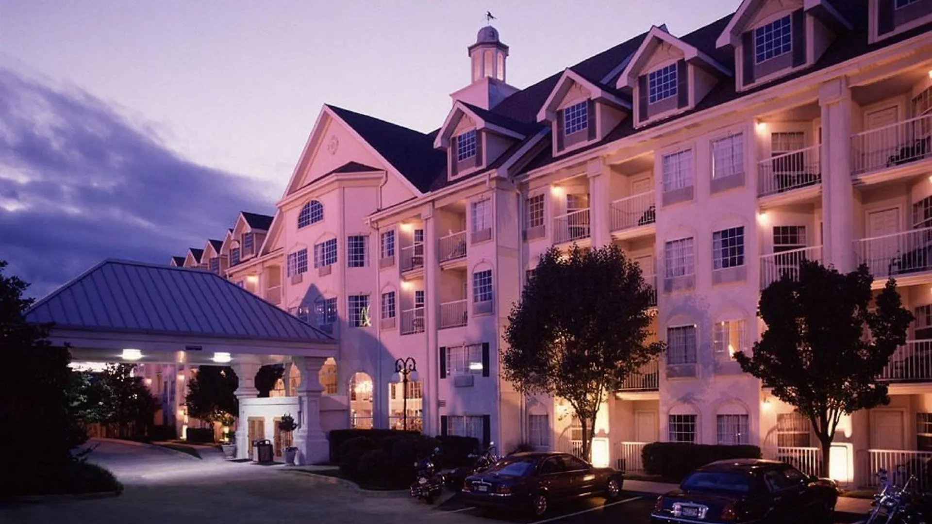 5 Business Hotels Close to Adventure Ziplines of Branson