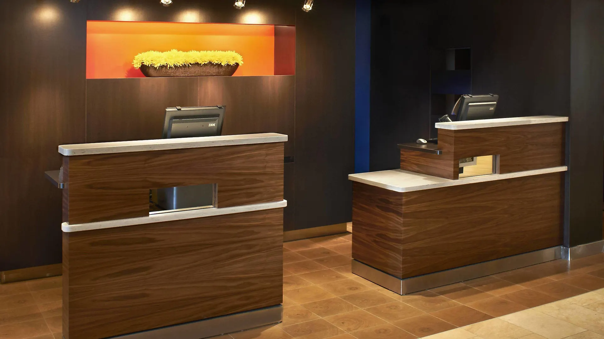 Where to Stay Near Sawyer Point Park: 5 Airport Hotels Reviewed