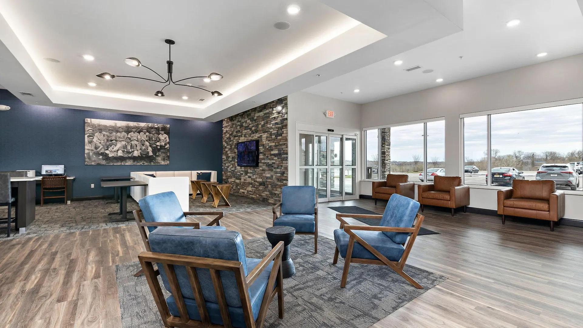 8 Business Hotels Close to Park Hill Education Ctr, KC