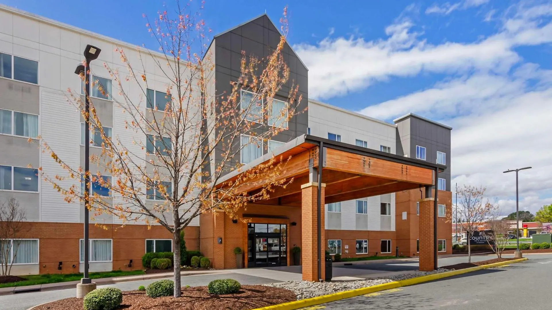 Staying Near McCormick Observatory: 7 Budget Hotels Compared