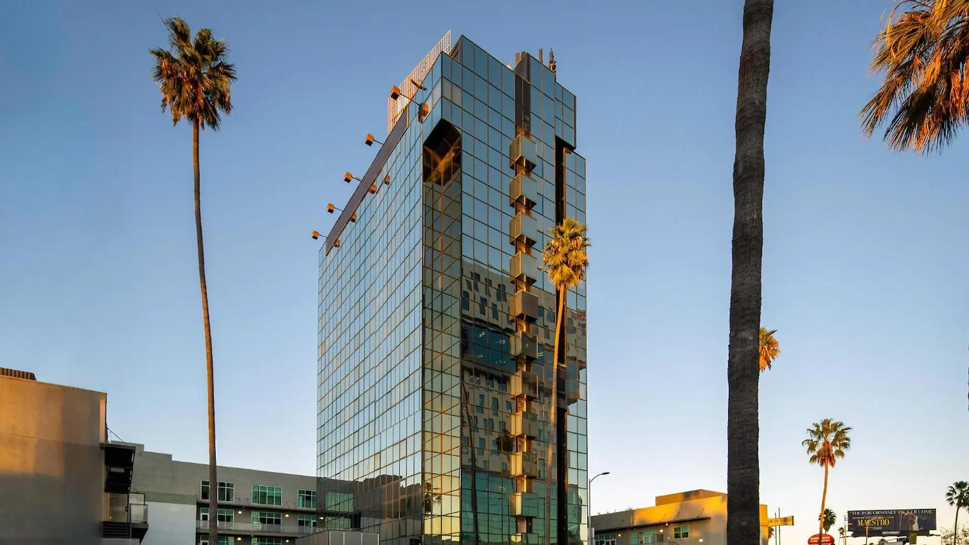 4 Four-Star Hotels Near Laurel Canyon Worth Booking