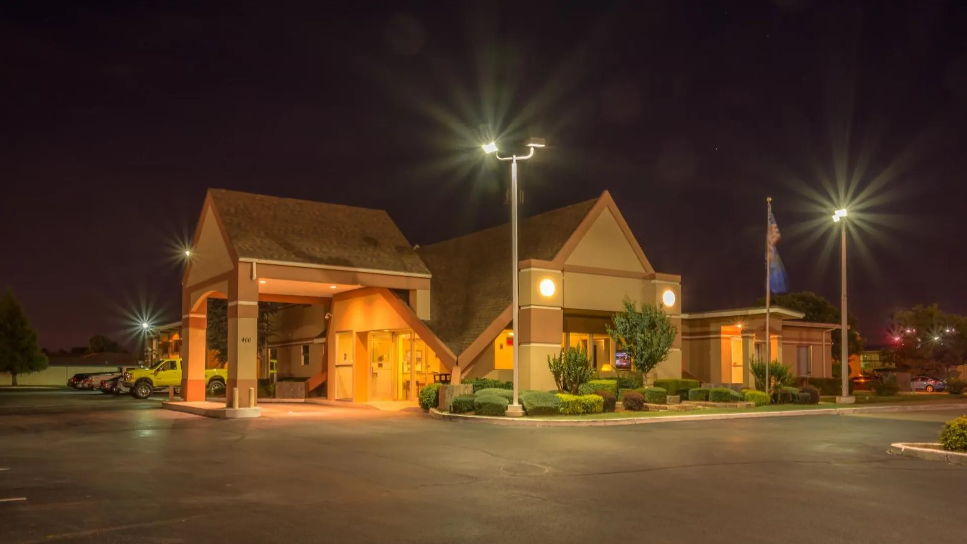 Where to Stay for Work: 6 Business Hotels in Will Rogers World Airport Area
