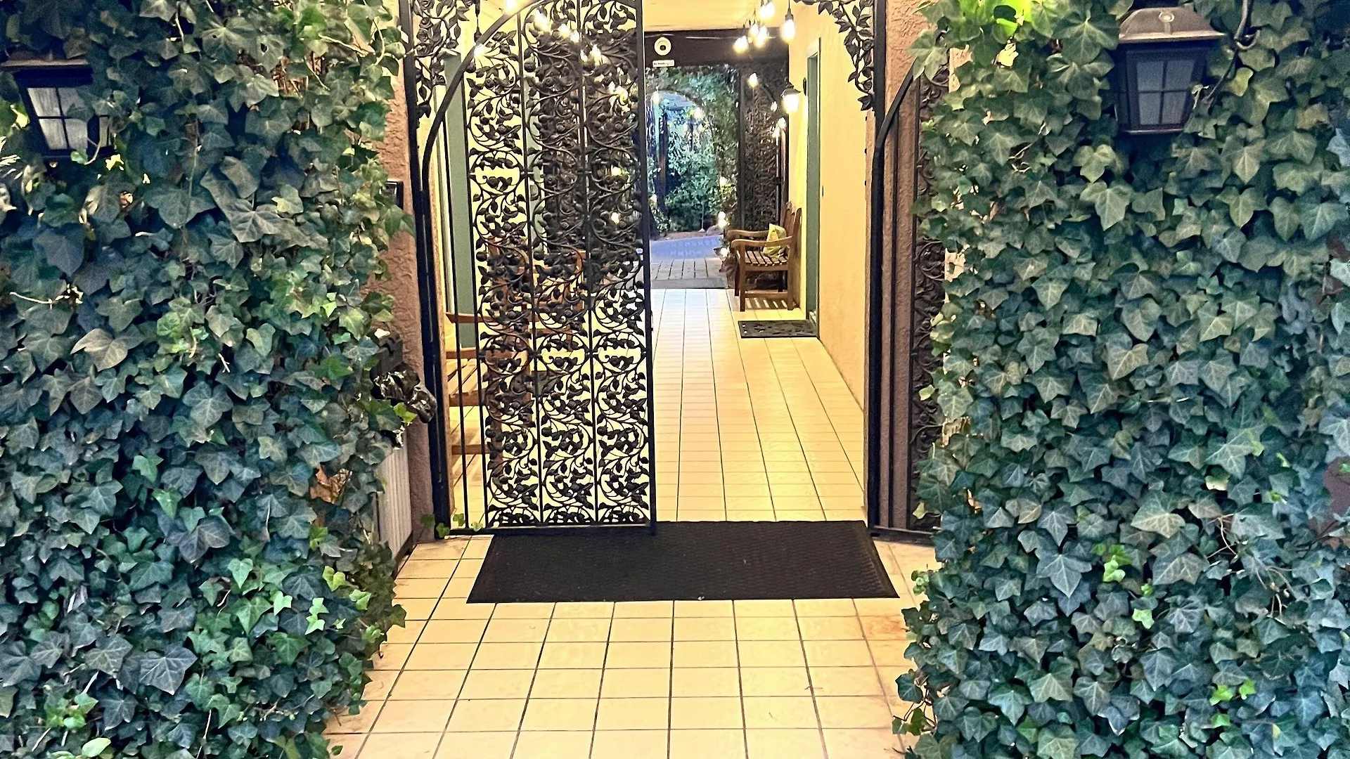 5 Top 3-Star Hotels in West Sedona for Red Rock Stays