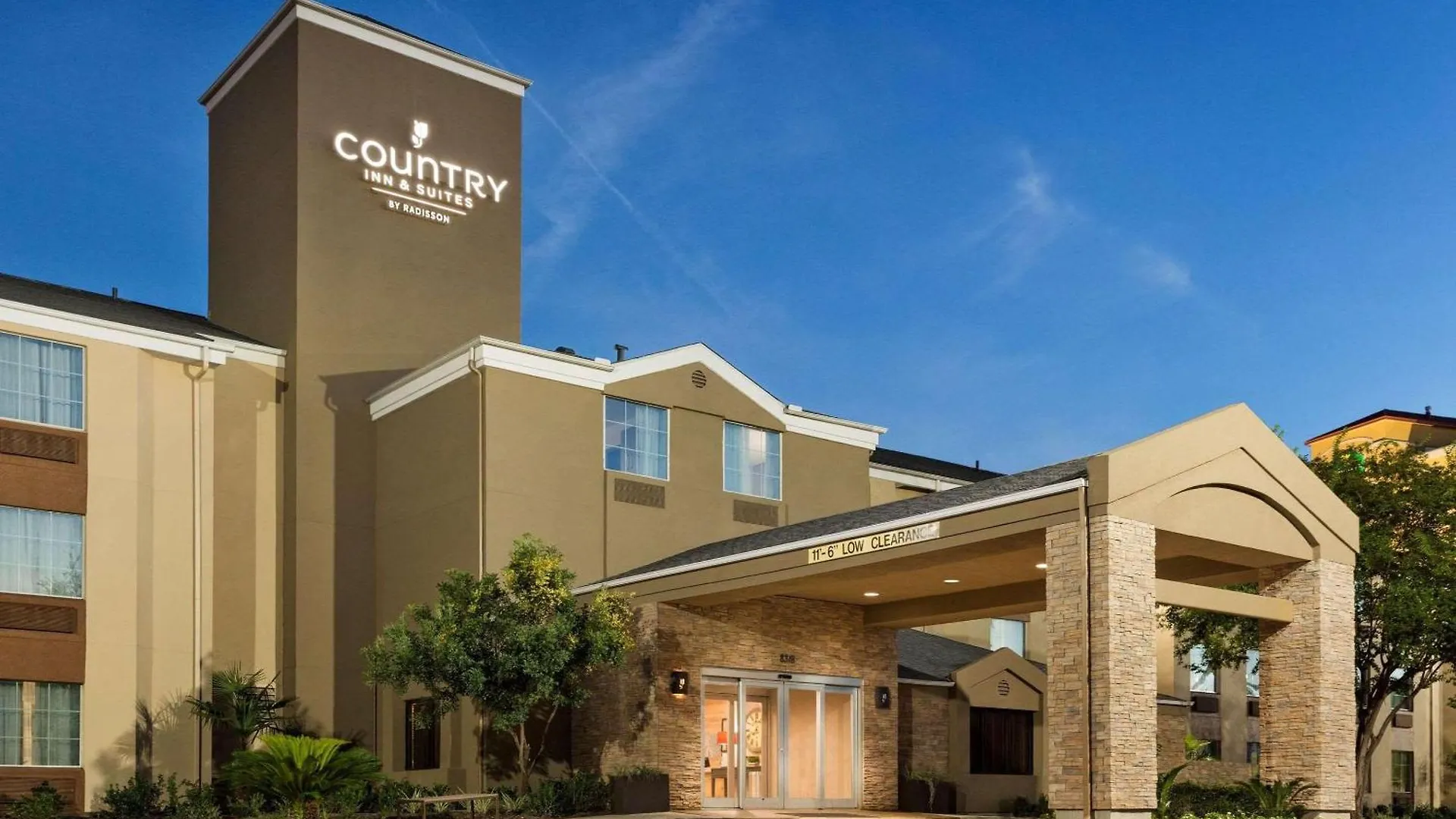 9 Business Hotels Close to Brother Cletus Art Gallery, San Antonio