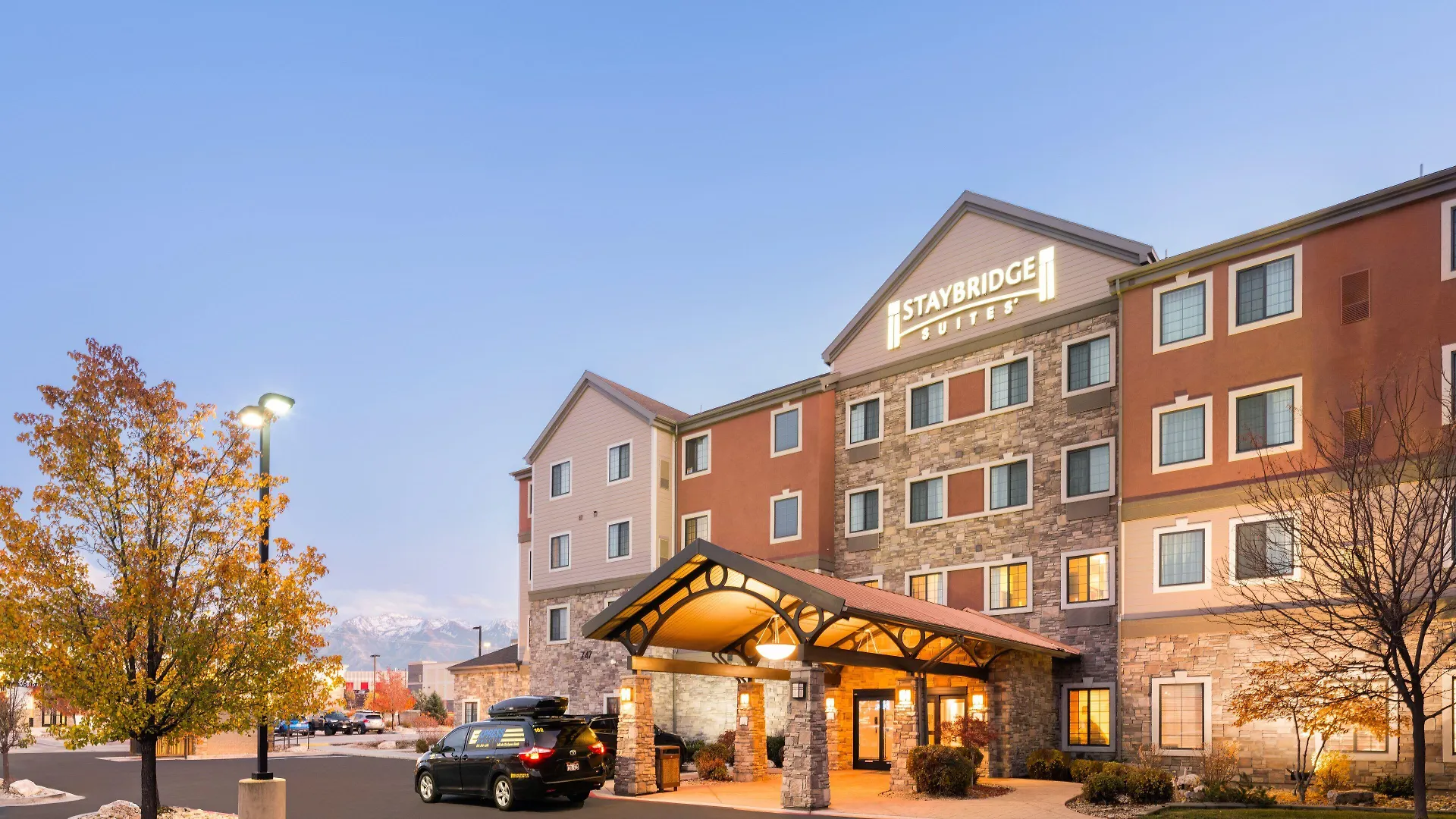 4 Family Hotels Near Mill Creek Lanes That Deliver