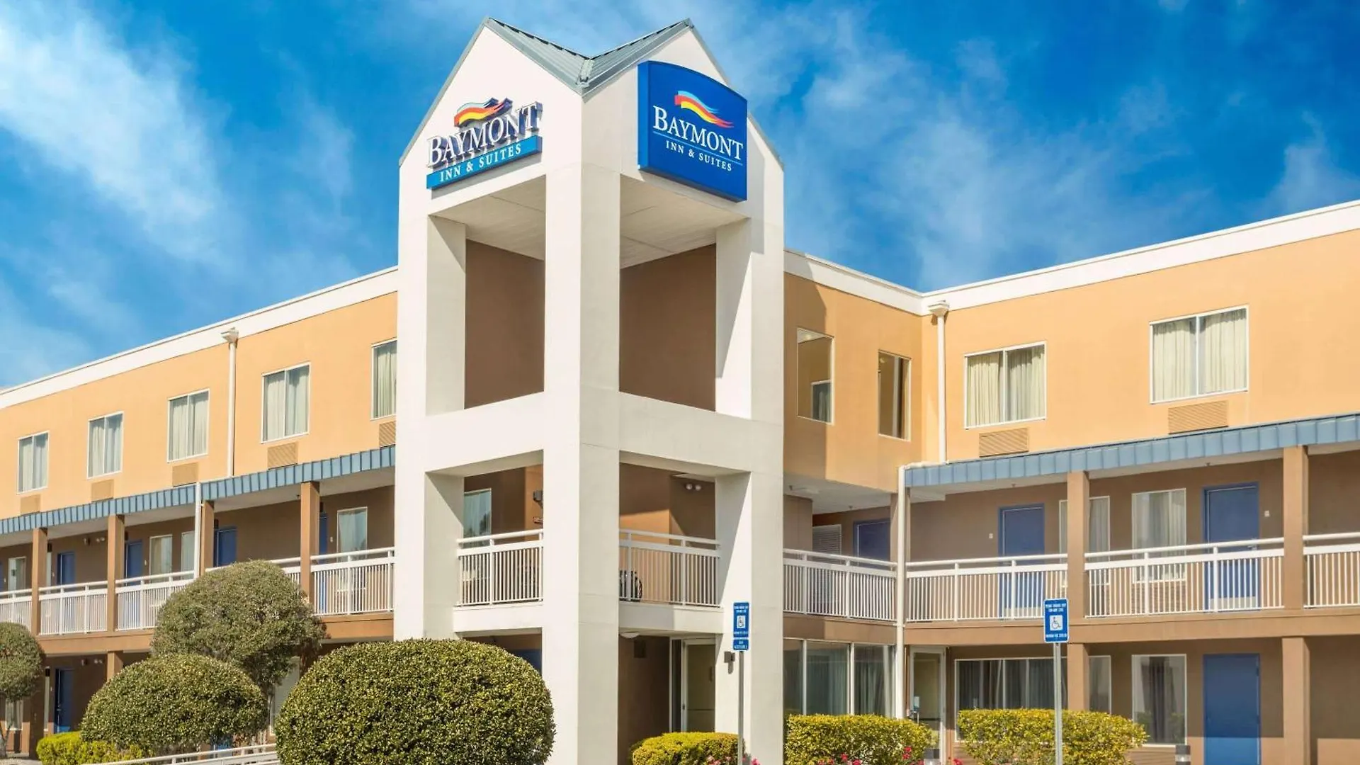 7 Exceptional Design Hotels Near Daffin Park Worth Booking