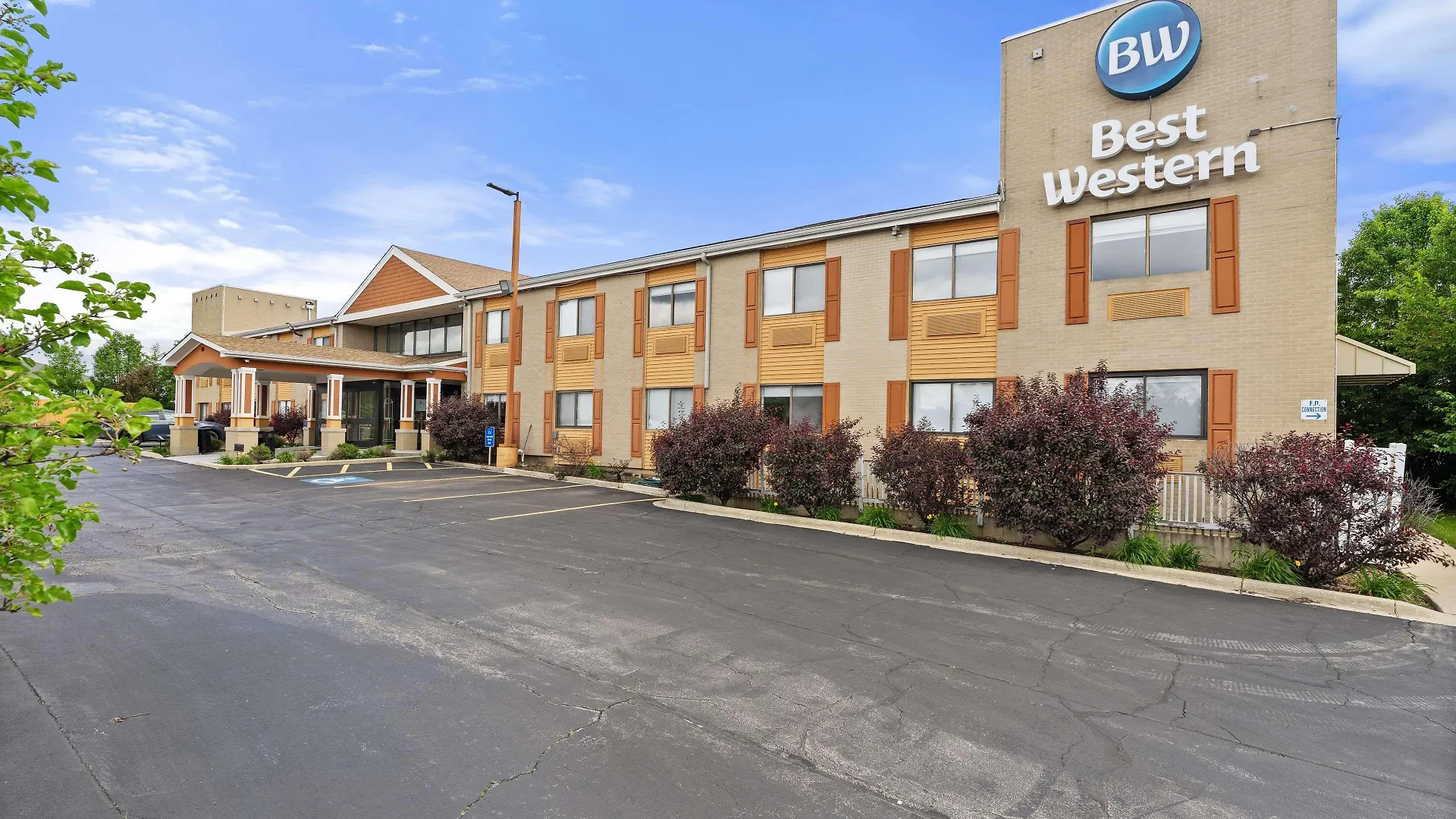 Where to Stay Near Graue Mill and Museum: 5 Golf Hotels