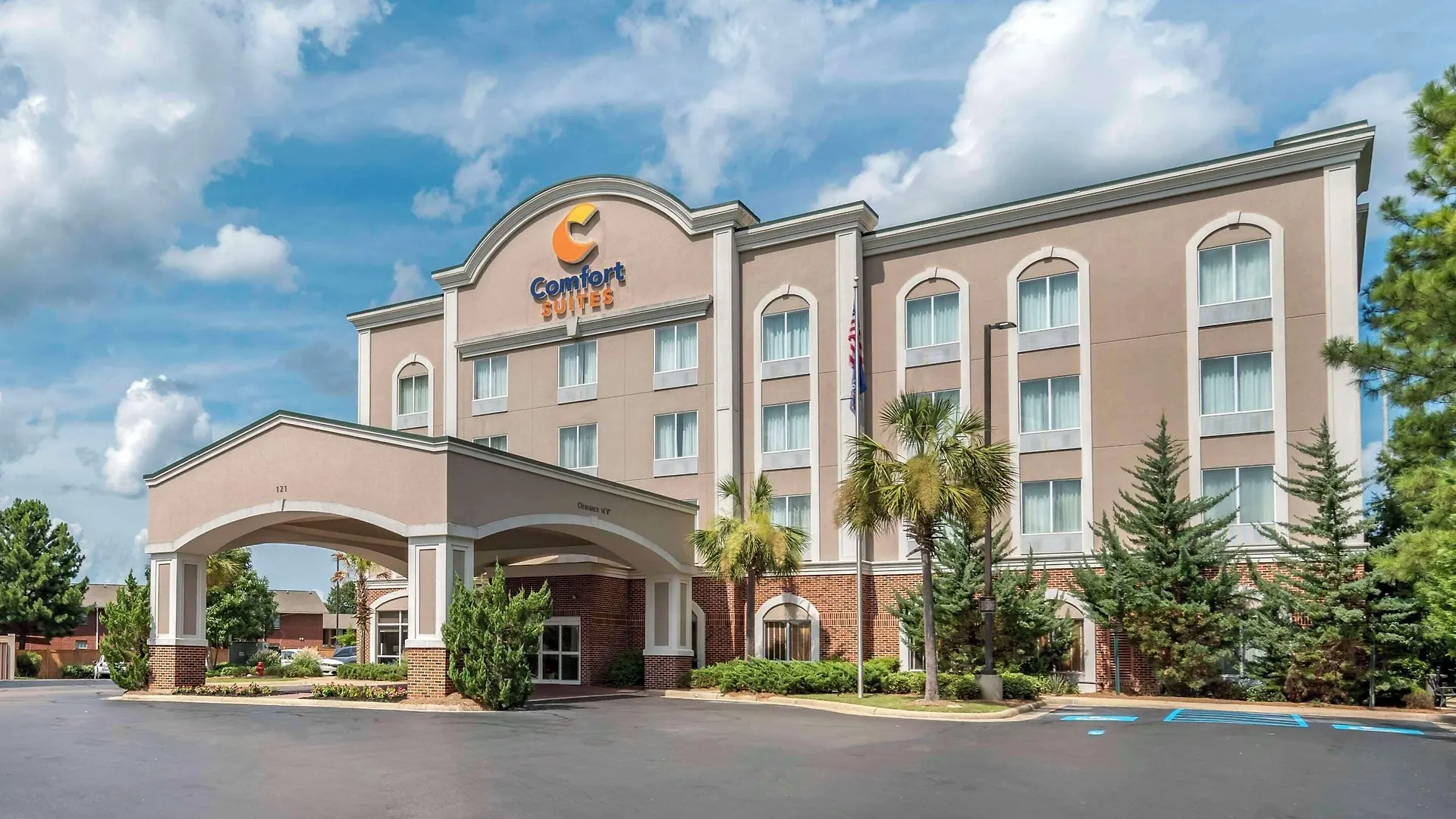 Where to Stay Near Highland Village: 5 Business Hotels in Jackson
