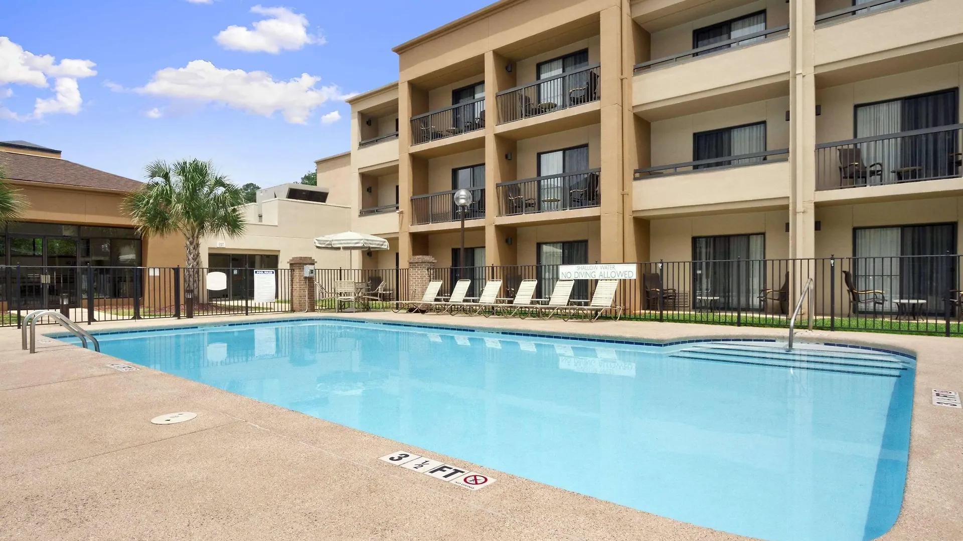 5 Solid 3-Star Hotels Near Saint Andrews Park, Columbia