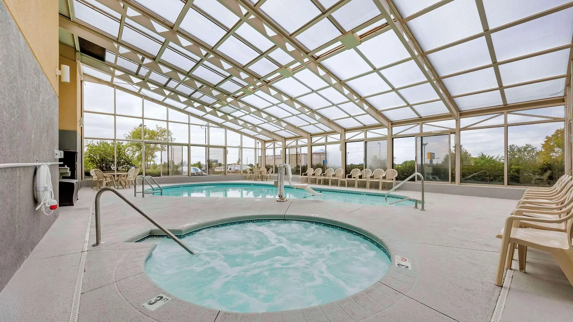 5 Solid 3-Star Hotels Near Discovery Center Springfield