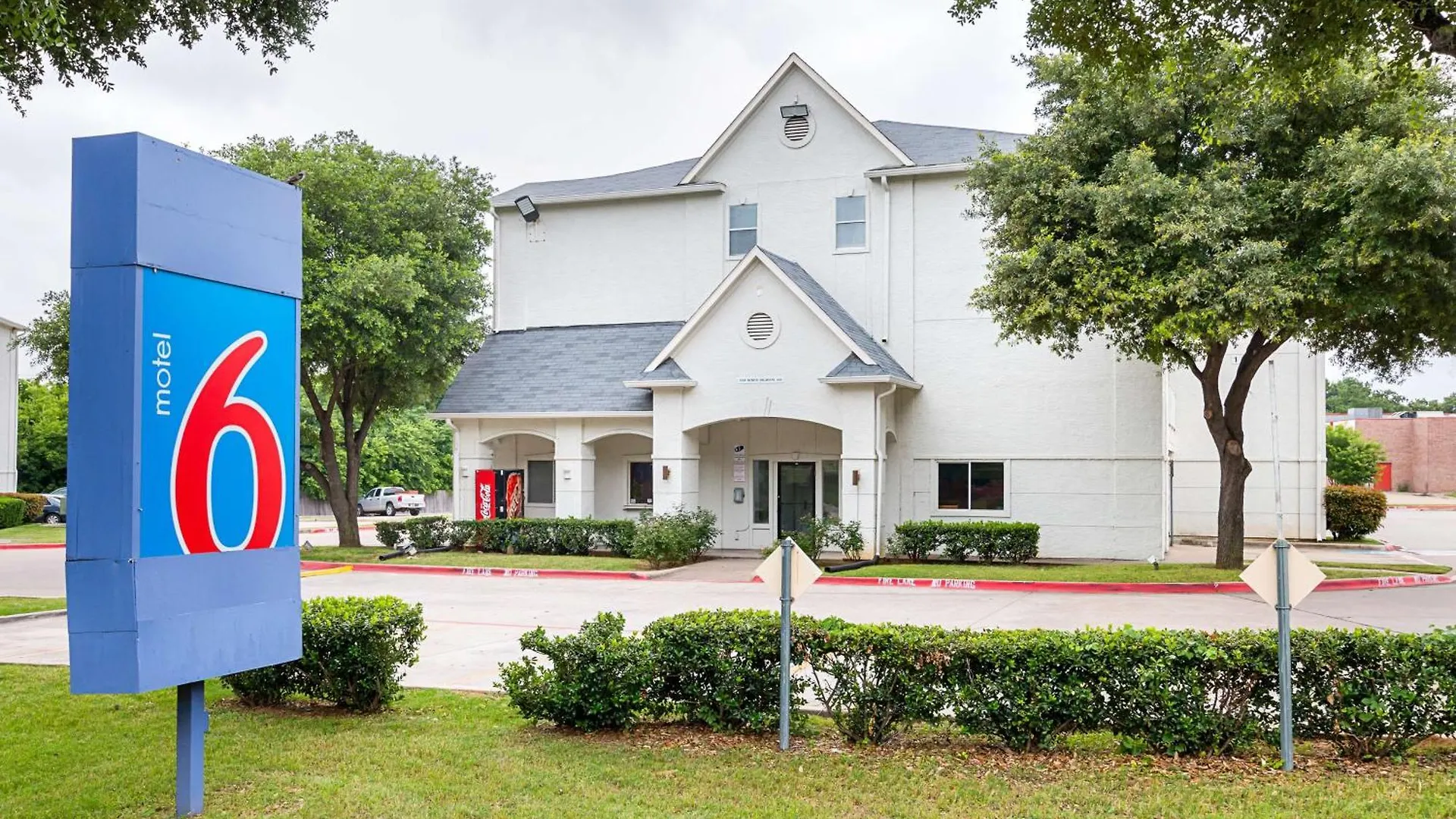 7 Budget Hotels Near Arlington Convention Center Worth Booking