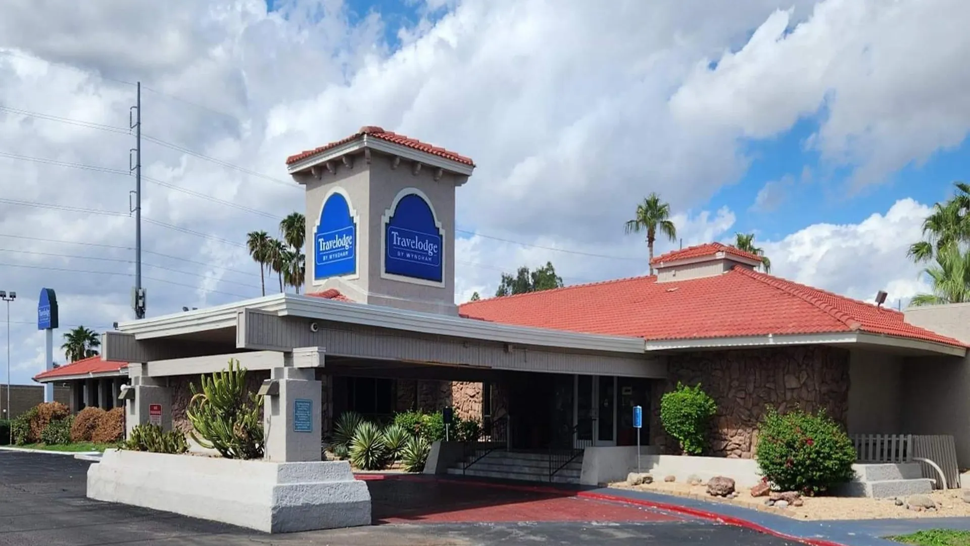 Staying Near Moon Valley Park: 5 Budget Hotels Compared