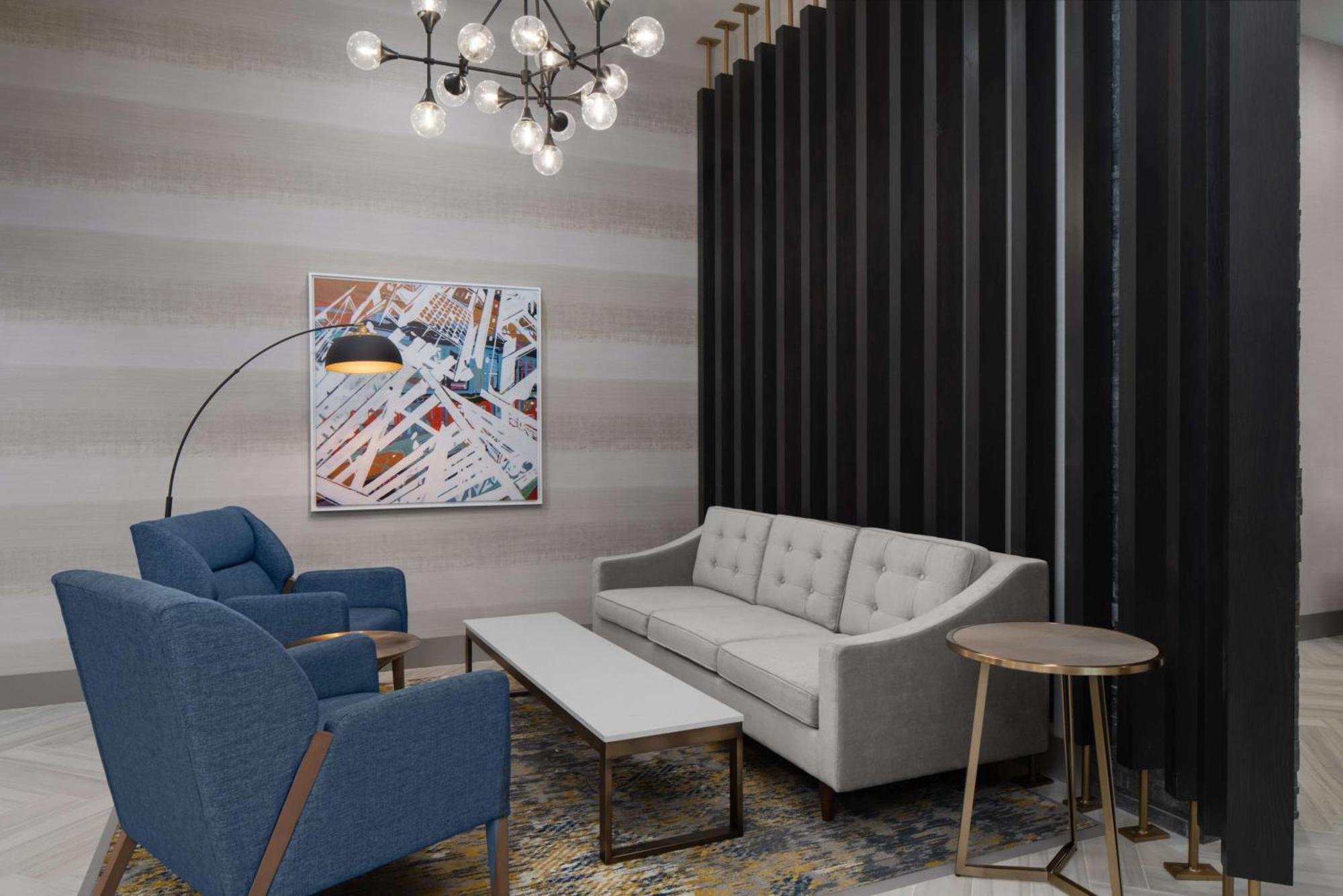 8 Family-Friendly Hotels in Downtown Charlotte Worth Booking
