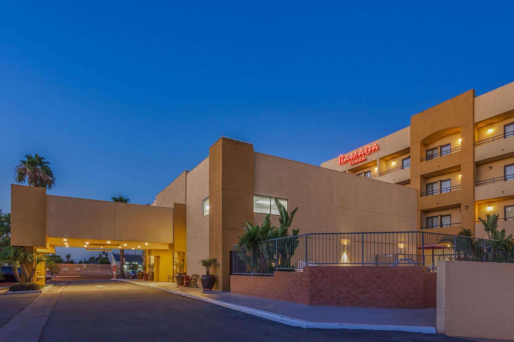 15 Business Hotels Near Santa Ana Council of Arts Worth Booking