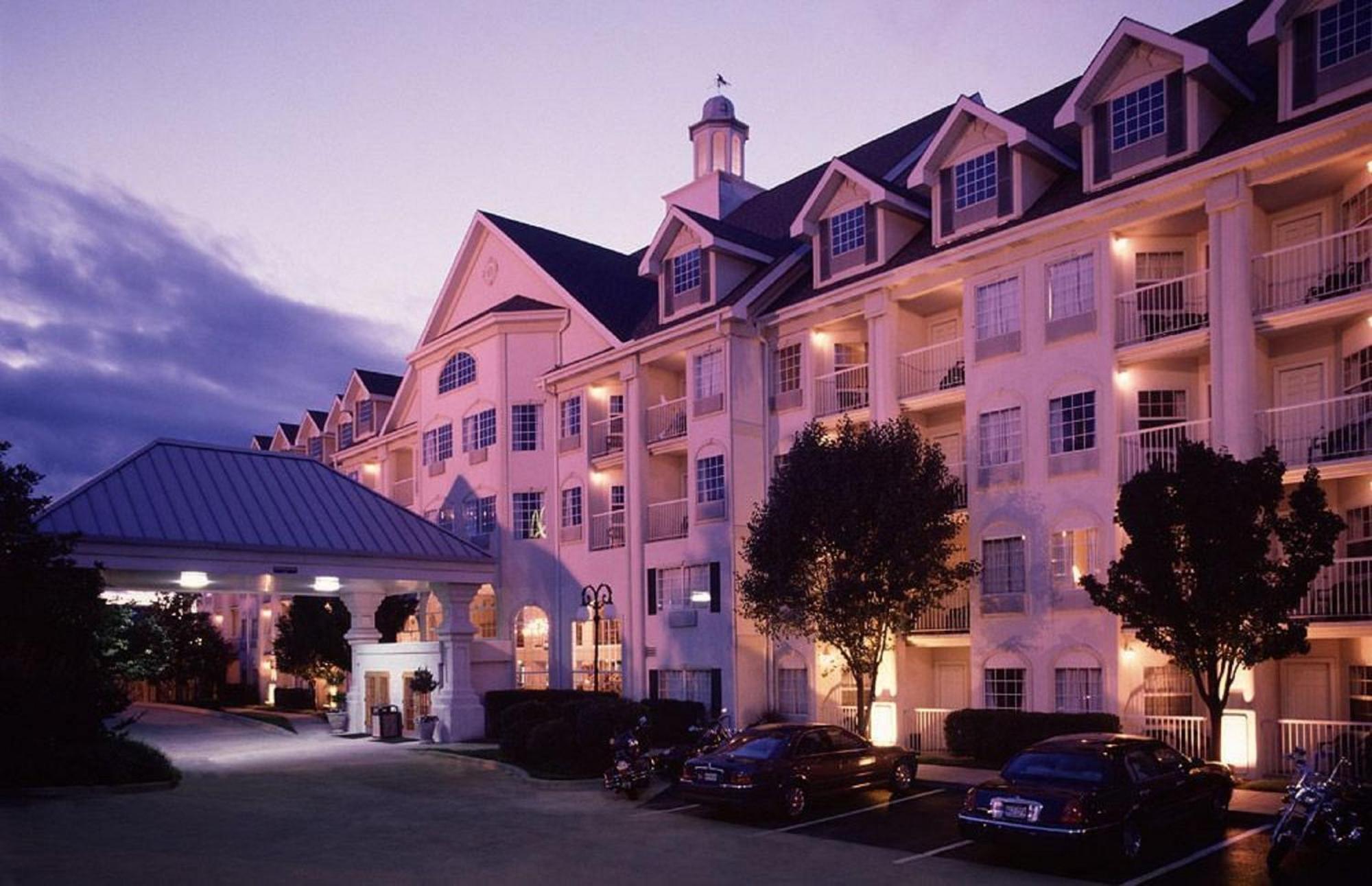 5 Business Hotels Close to Adventure Ziplines of Branson