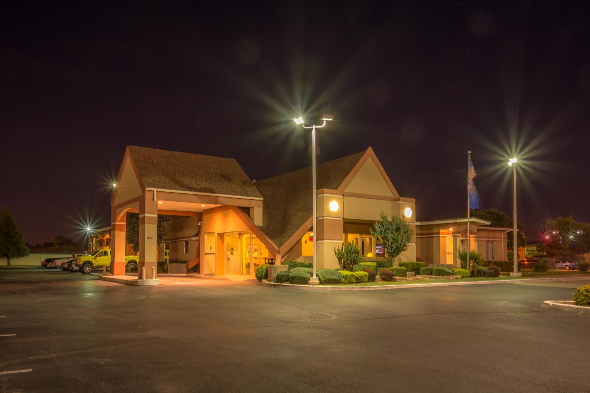 Where to Stay for Work: 6 Business Hotels in Will Rogers World Airport Area