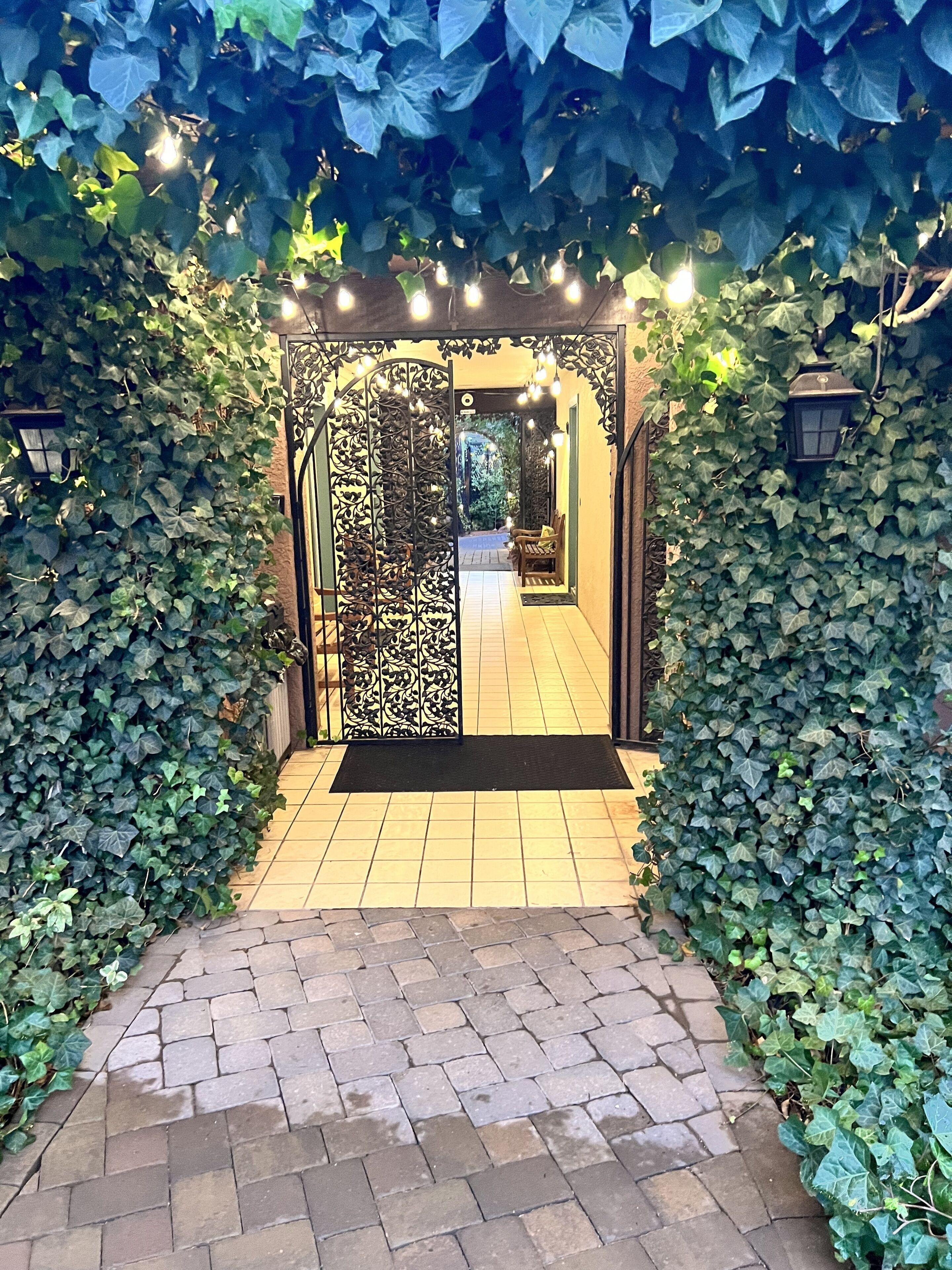 5 Top 3-Star Hotels in West Sedona for Red Rock Stays