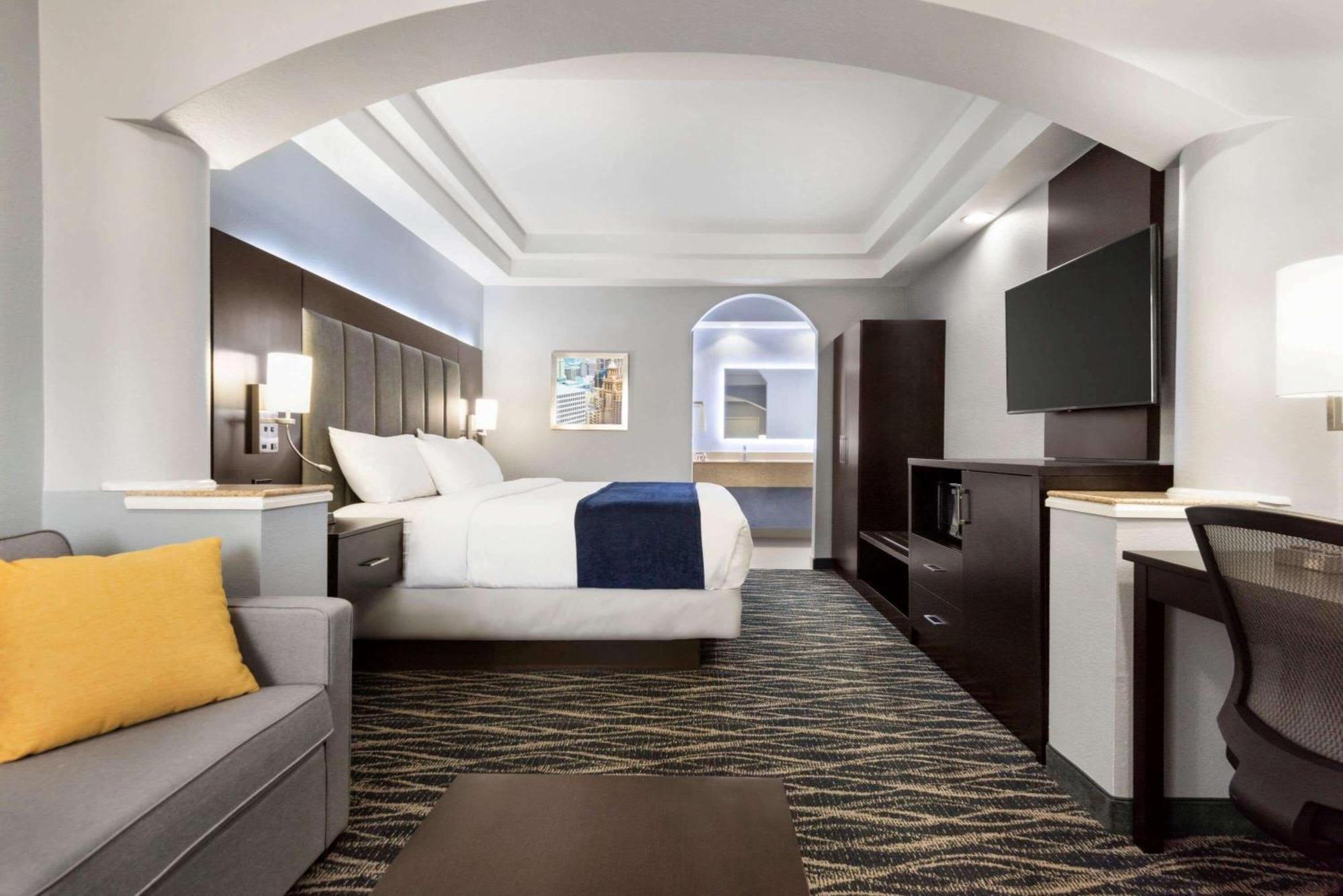 Staying Near Orange Show Foundation: 7 Business Hotels Compared