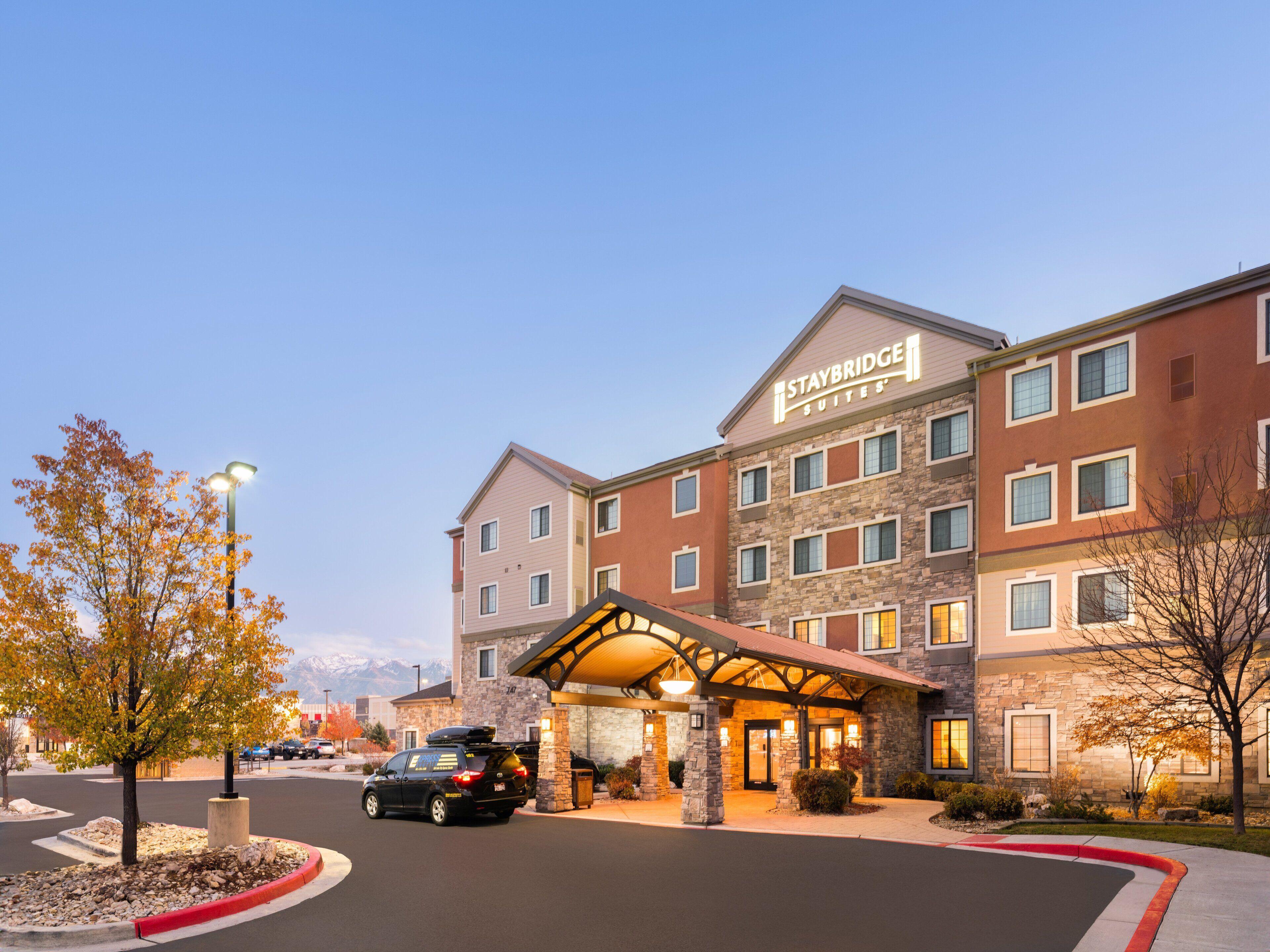 4 Family Hotels Near Mill Creek Lanes That Deliver
