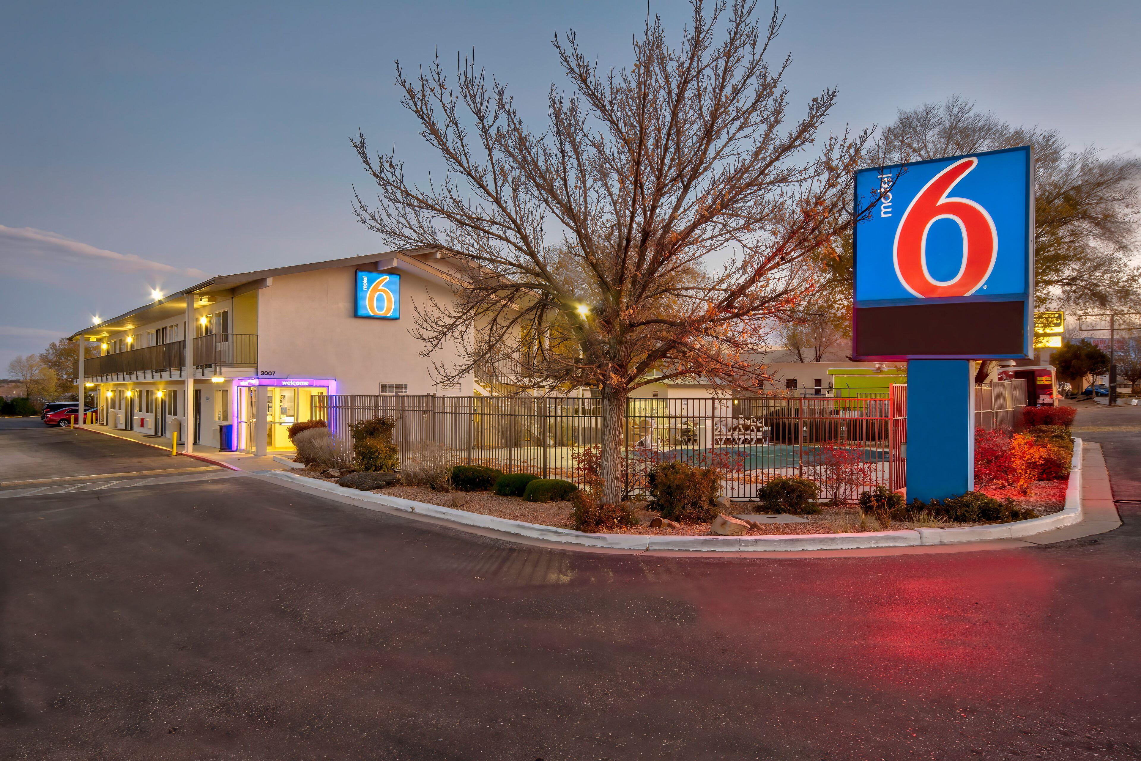 10 Budget Hotels Close to El Museo Cultural de Santa Fe