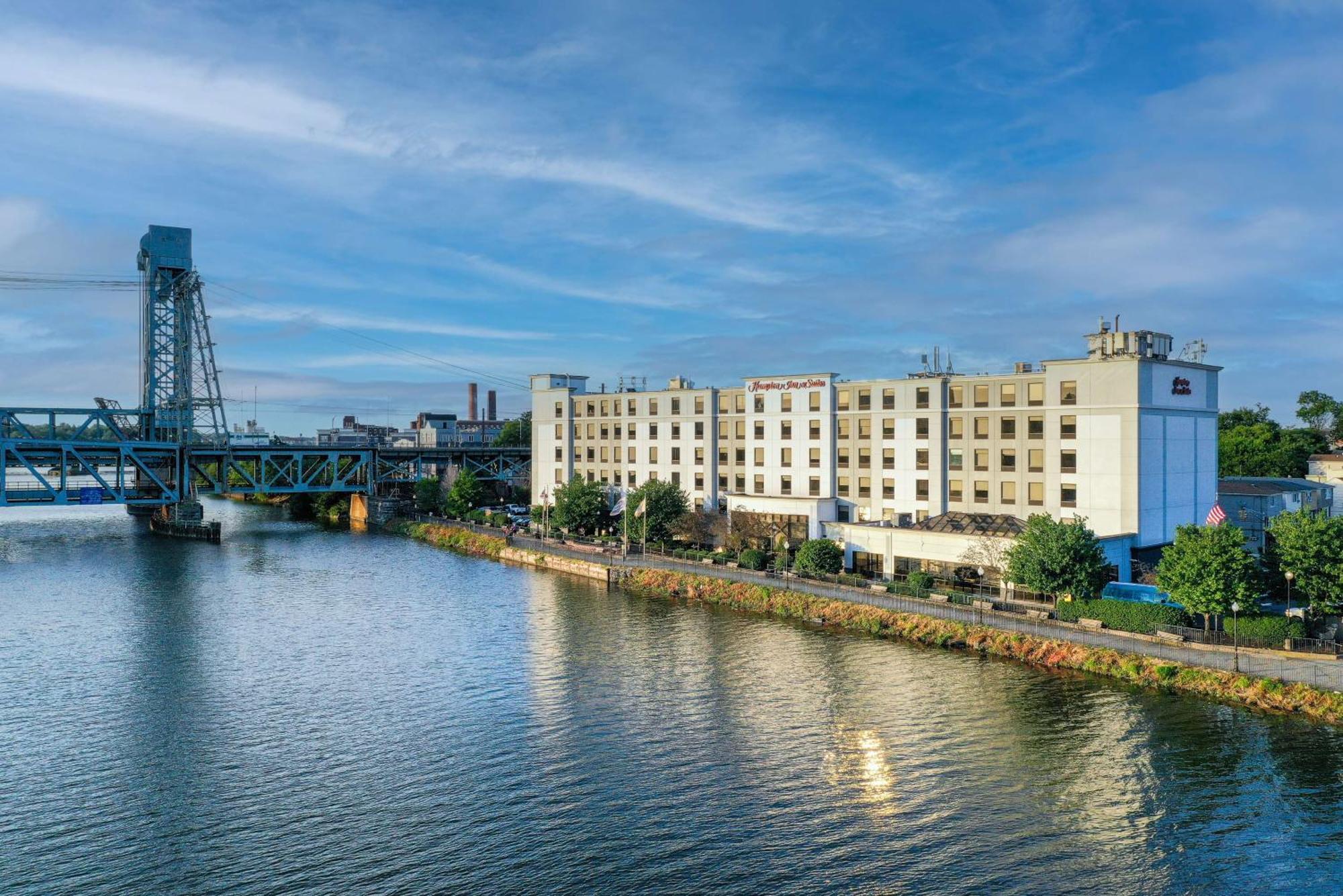 Where to Stay Near Harrison Recreation Dept: 4 Airport Hotels