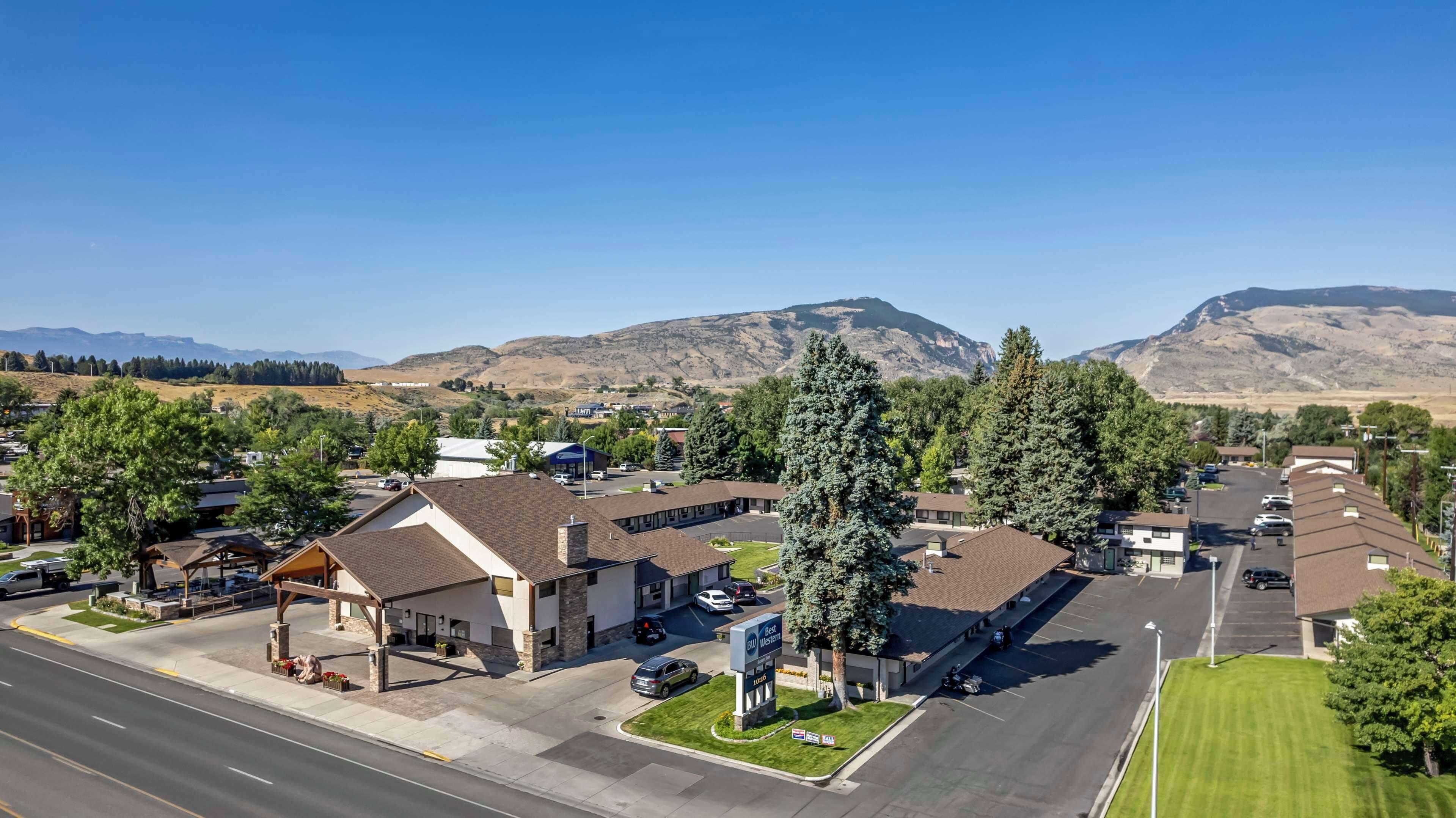 Where to Stay Near Buffalo Bill State Park: 5 Historical Hotels in Cody