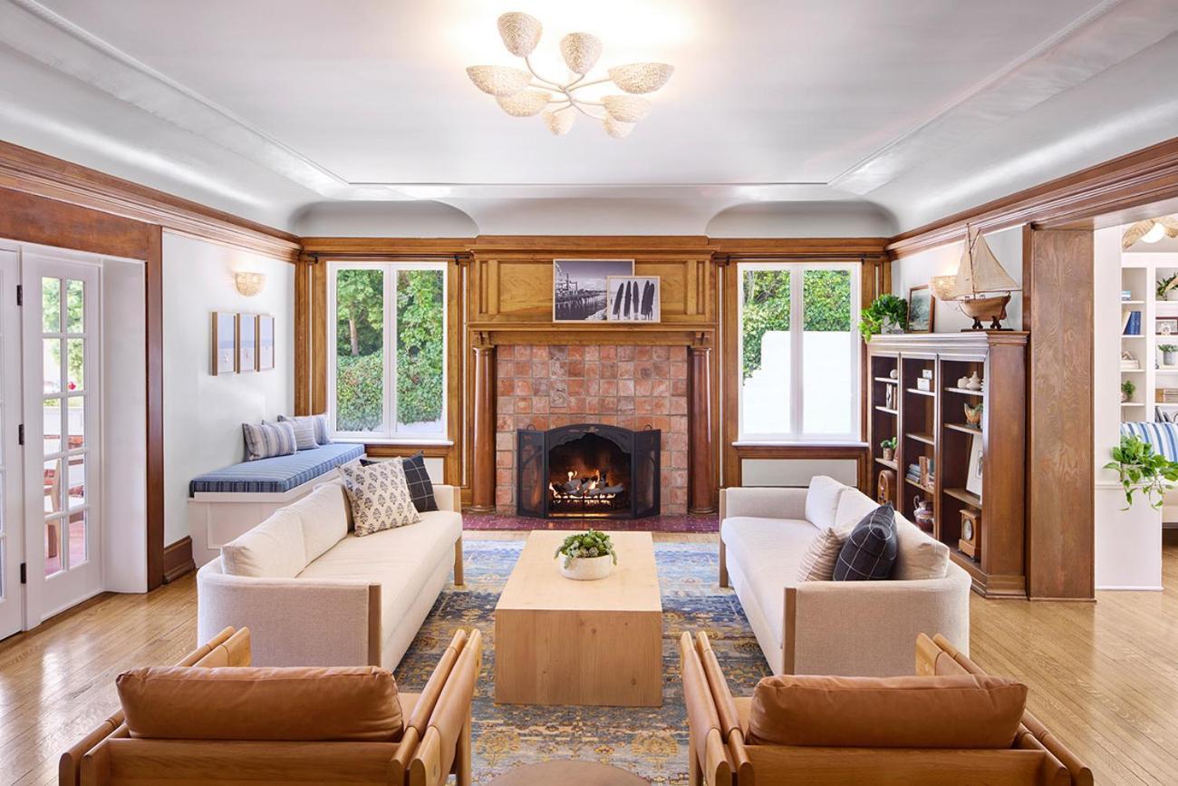 4 Smart Couple Hotels Near Tellefson Park Worth Booking