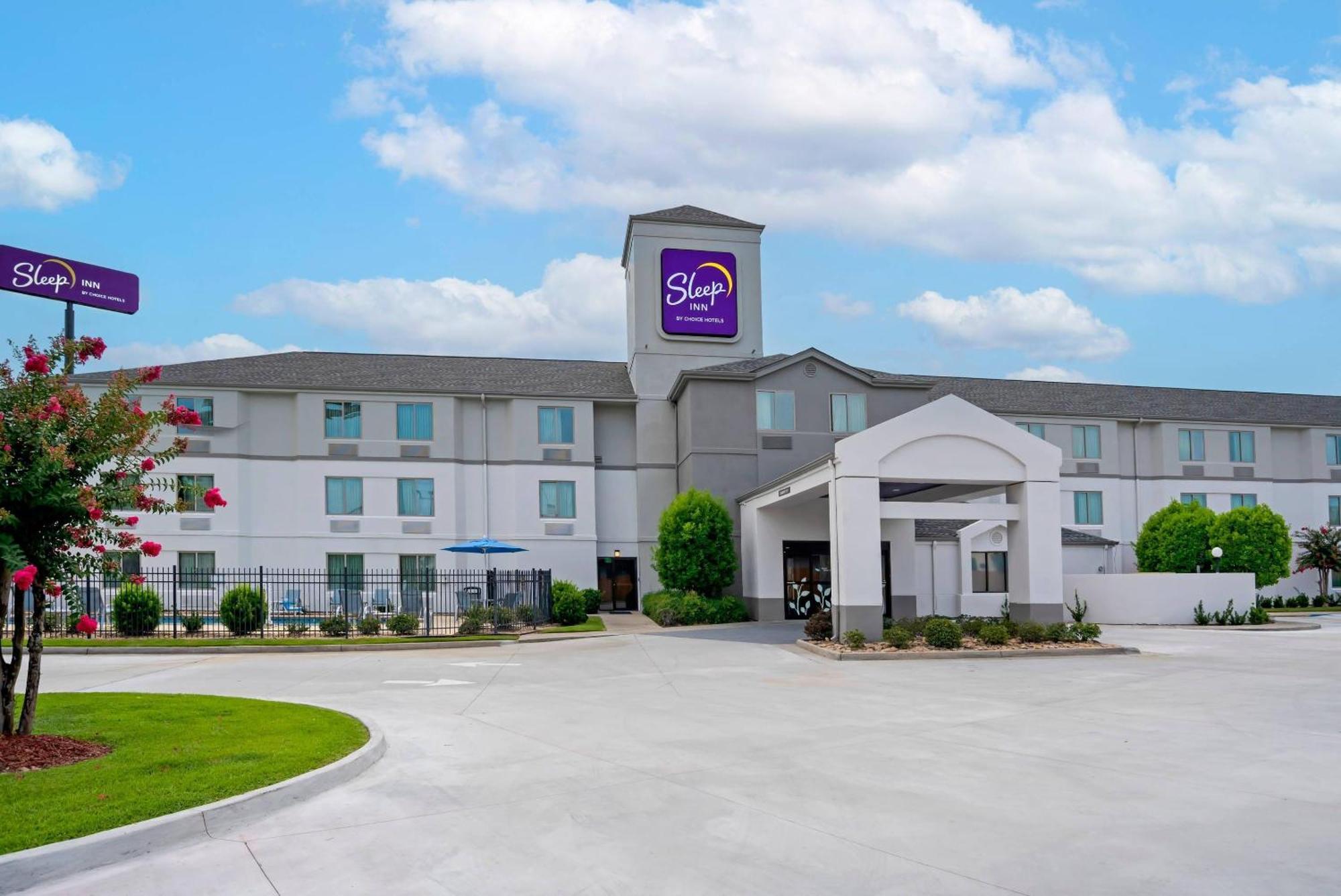 5 Business Hotels Near Choctaw Village for Work Stays