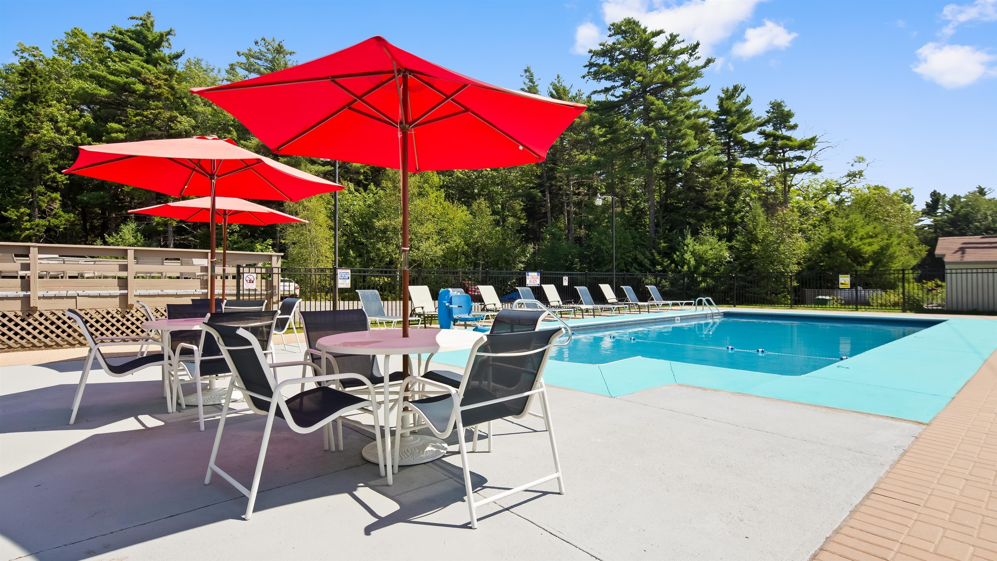 4 Family Hotels Near Frenchman Bay That Deliver